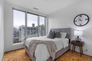 Central Downtown Highrise Condo - 9