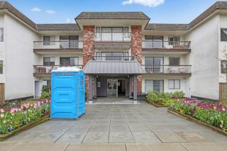 Modern Kitsilano 1 bedroom steps from the Beach - 5
