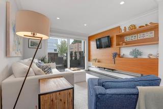 Modern Kitsilano 1 bedroom steps from the Beach - 0