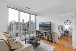 Central Downtown Highrise Condo - 8