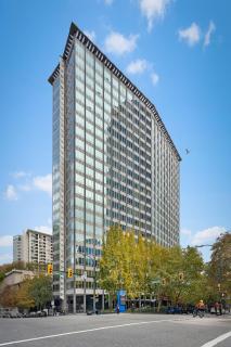 Central Downtown Highrise Condo - 6