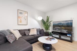 Charming Burnaby Hideaway Near Metrotown - 0