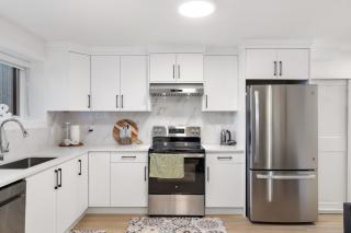Charming Burnaby Hideaway Near Metrotown - 8