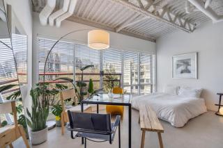 Modern and Specious Condo right off Main St - 4