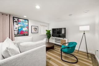 Modern 1BR Basement Suite - Workspace and Laundry - Seattle - 4