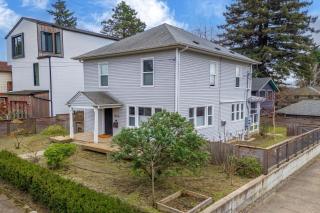 Modern 1BR Basement Suite - Workspace and Laundry - Seattle - 6