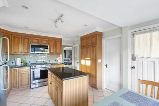Lovely 2 Bedroom Kits Home - Walk to the Beach - 2