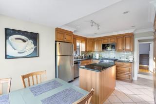Lovely 2 Bedroom Kits Home - Walk to the Beach - 3