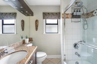 Lovely 2 Bedroom Kits Home - Walk to the Beach - 1
