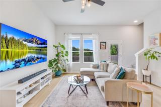 Spacious 2BR with Flex Room Home - Near Tech Campuses - 0