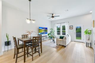 Spacious 2BR with Flex Room Home - Near Tech Campuses - 5