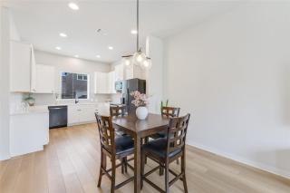 Spacious 2BR with Flex Room Home - Near Tech Campuses - 3