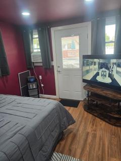 Modern Private Studio Suite - 9