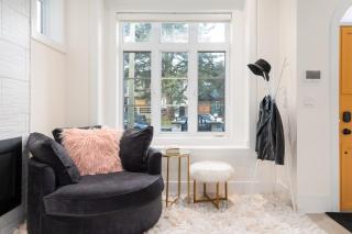 Game-Day Ready 4BR Home - Spacious and Near Transit - 6