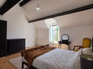 House Sleeps 14 with Parking - 2