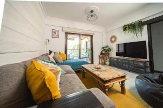 The Beach House Apartment, 2BR Sea View Apt, Pool, Tennis Court - 1