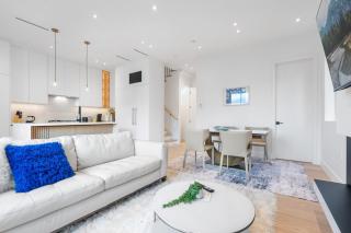 Duplex in West Point Grey with Parking and Balcony - 5