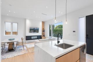Duplex in West Point Grey with Parking and Balcony - 3