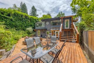 Modern Mid-Century Home with Solarium, Deck, and Jacuzzi - 7