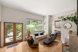 Scenic 4BR West Van Retreat - Walk to the Beaches - 3