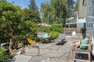 Scenic 4BR West Van Retreat - Walk to the Beaches - 4