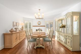 Elegant 5BR Family Retreat - Garage and Backyard - 8