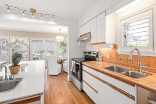 Elegant 5BR Family Retreat - Garage and Backyard - 7