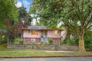 Spacious 3 BR Suite with Private Entry and Laundry - 6