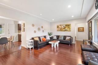 Spacious 3 BR Suite with Private Entry and Laundry - 5