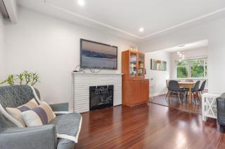 Spacious 3 BR Suite with Private Entry and Laundry - 4