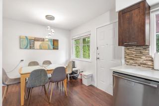 Spacious 3 BR Suite with Private Entry and Laundry - 3
