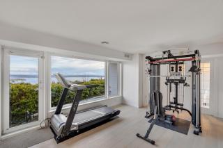 Luxury 6BR West Van Villa - Sky-High Ocean Views - 8