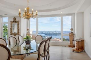Luxury 6BR West Van Villa - Sky-High Ocean Views - 2