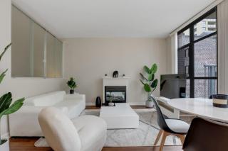 Downtown Van 1BR Stay - Balcony and Workspace - 0