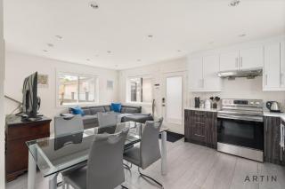 Sleek Coach House with Designer Kitchen - Sleeps 7 - 0
