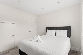 Sleek Coach House with Designer Kitchen - Sleeps 7 - 8