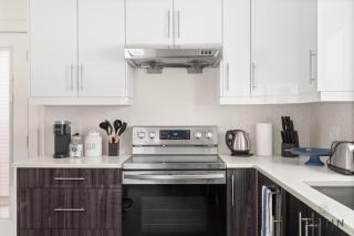 Sleek Coach House with Designer Kitchen - Sleeps 7 - 7