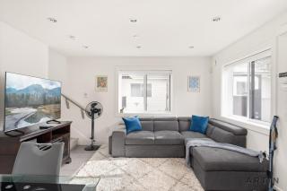 Sleek Coach House with Designer Kitchen - Sleeps 7 - 5