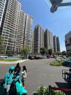 1 Br near Vincom Mega Mall- Vinhomes Grand Park - 1