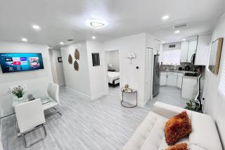 Stylish 2 Bedrooms Apartment by Miami Airport - 0