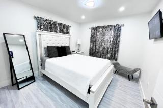 Stylish 2 Bedrooms Apartment by Miami Airport - 1