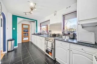 Spacious 3BED Home in Rugby - Ideal for Groups - 8