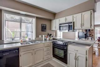 Spacious Family Friendly Townhome at Lakeside Park - 8