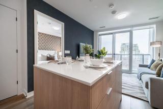 Stylish 1BR Suite near Sherway Gardens Balcony - 7