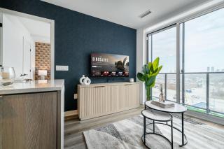 Stylish 1BR Suite near Sherway Gardens Balcony - 4