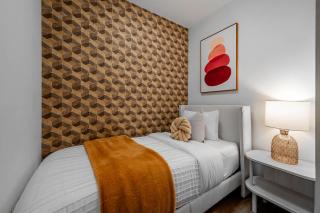Stylish 1BR Suite near Sherway Gardens Balcony - 1