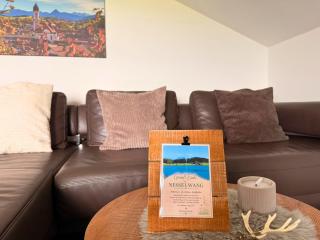 FeWo Aloisius im Allgäu - Über den Dächern von Nesselwang, Sonniger Balkon, Bergblick, Königscard inklusive - 1