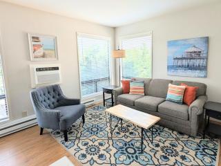 Sunny Beach Retreat Top Floor Lake Views - 1