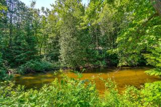 Cozy 'Rivershire Retreat Cabin' Near Traverse City - 8