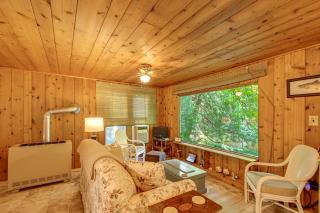 Cozy 'Rivershire Retreat Cabin' Near Traverse City - 6
